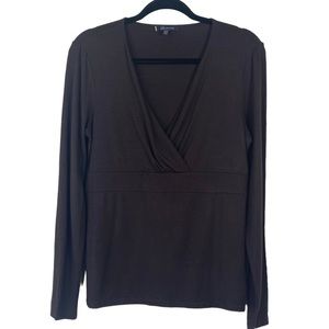 AK Anne Klein Women’s Dark Chocolate Brown Ultra-Soft V-Neck Top, EUC, Size M